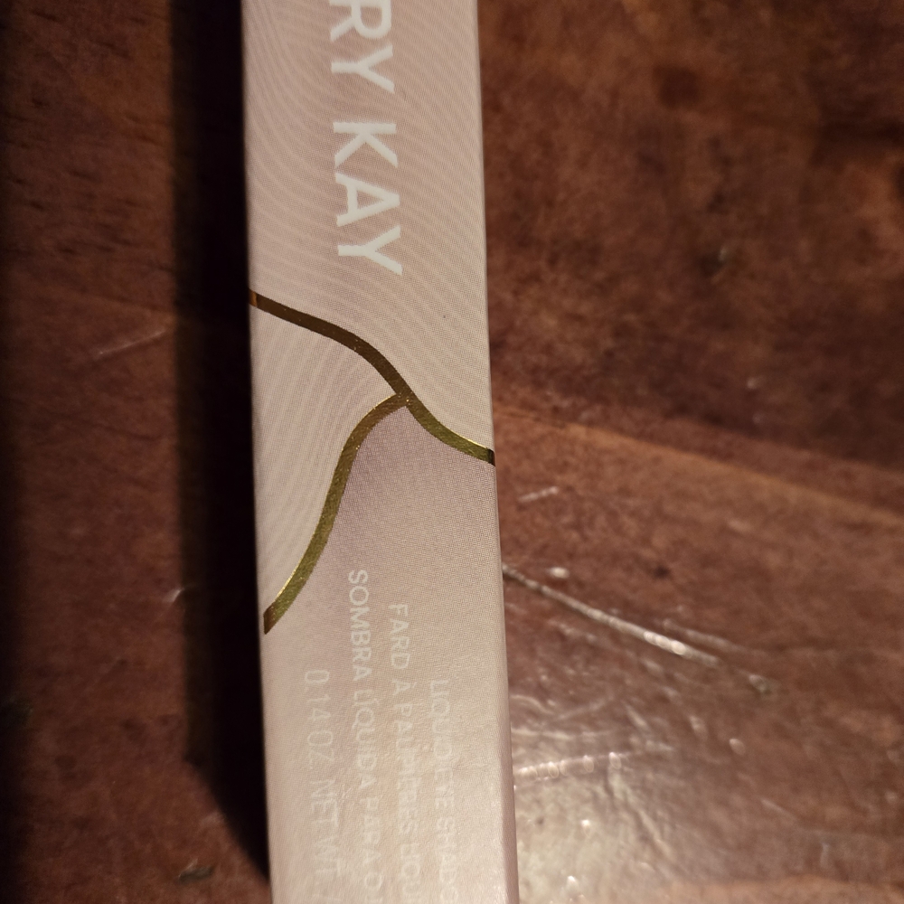 Mary Kay Liquid Eyeshadow in Soft Pink and Gold